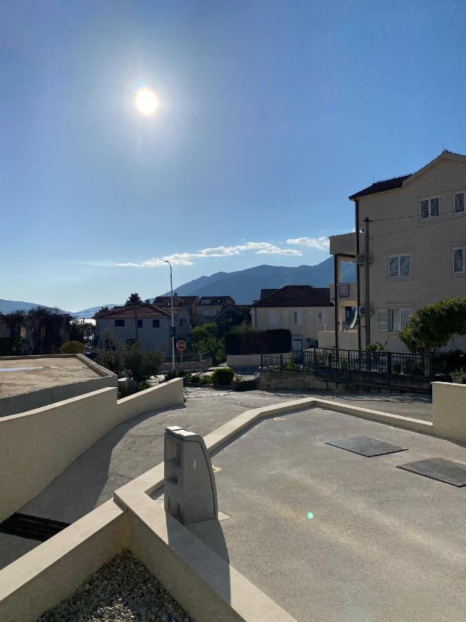 Fides Stylish Apartments Tivat With Pool المظهر الخارجي الصورة